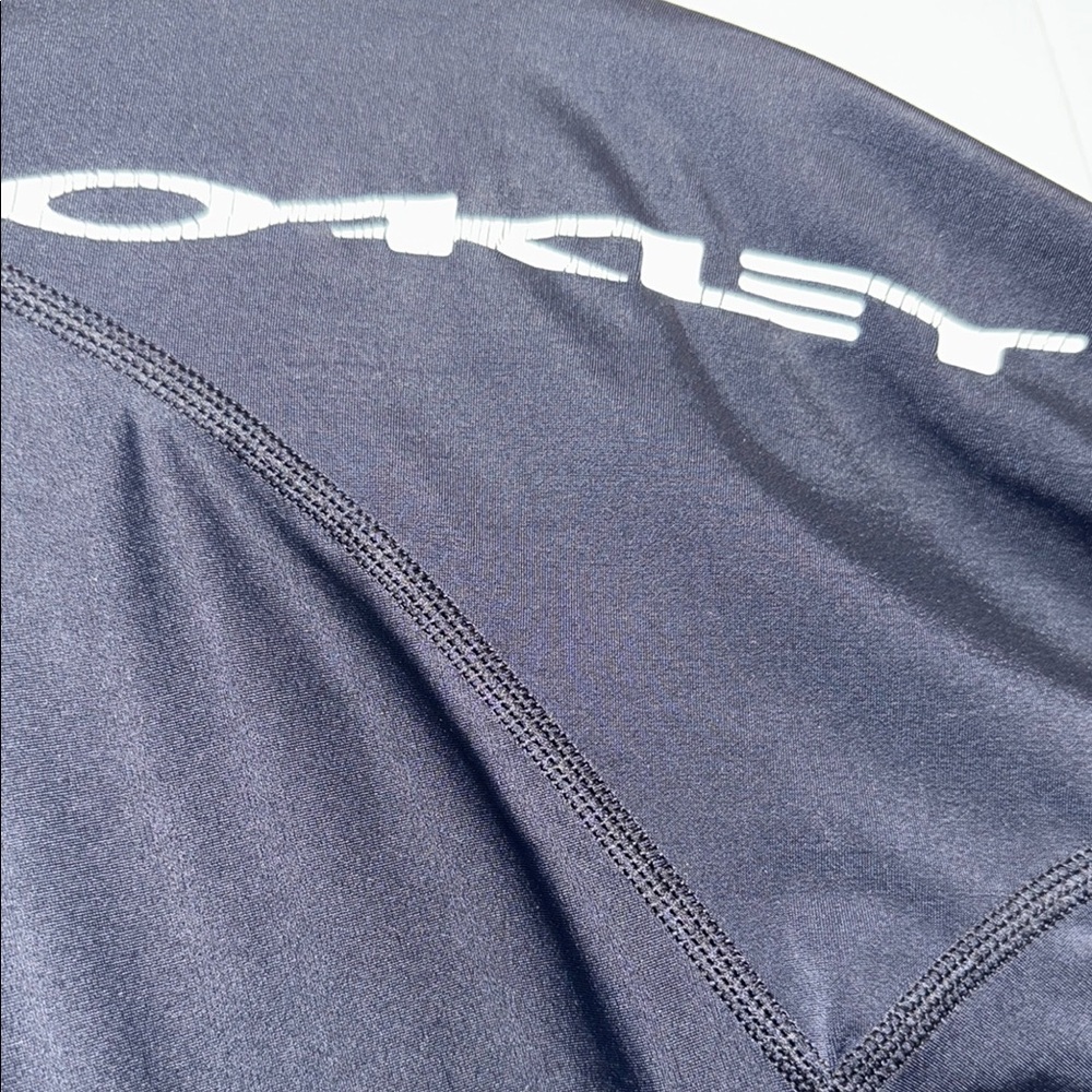 Oakley Black Rash Guard - Picture 6 of 7